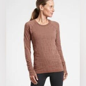 Athleta Momentum Logo Textured Shirt Women’s Size XL Stretch Athleisure T11